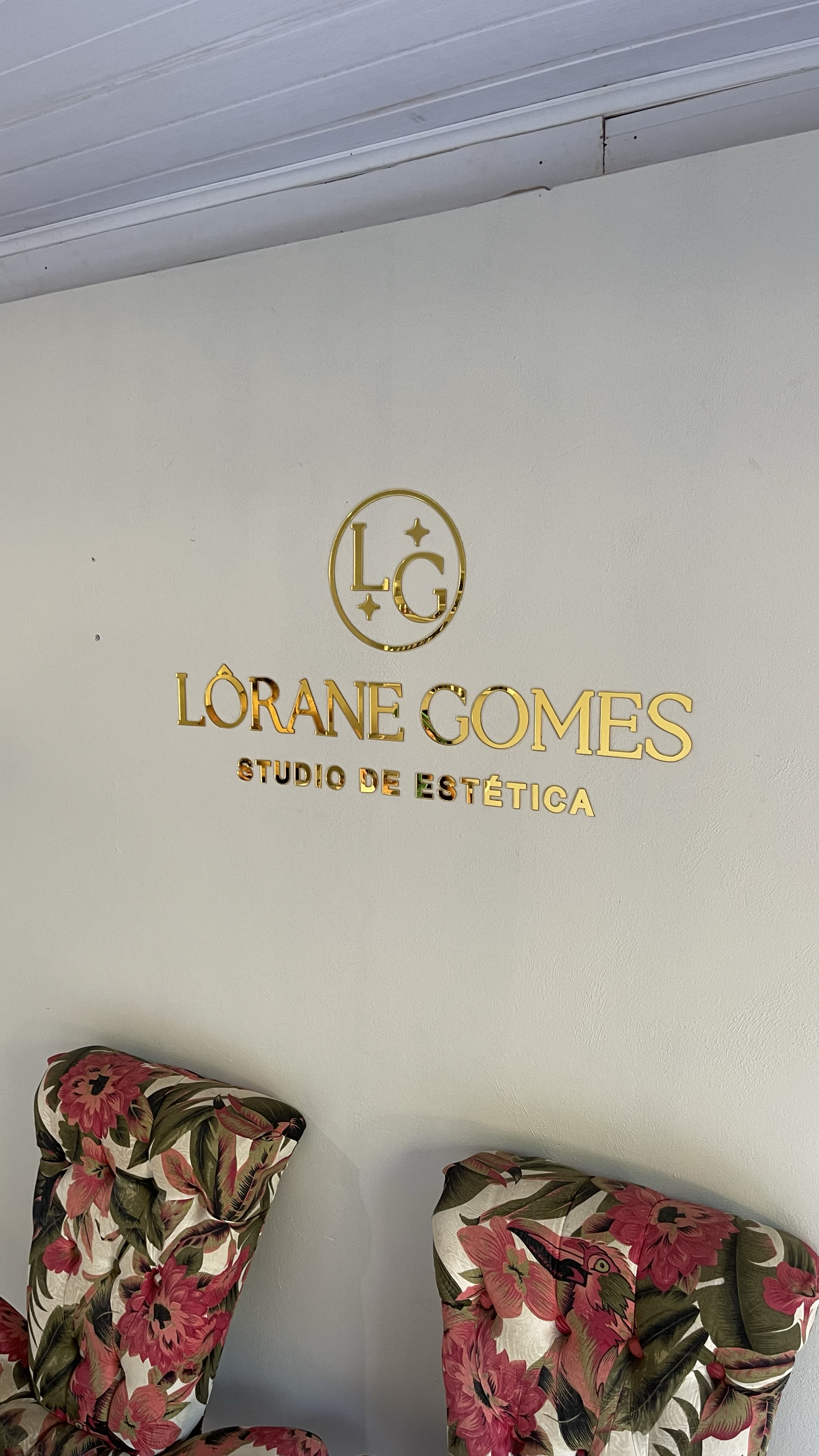 Logotipo Lôrane Gomes